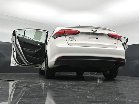 Used 2018 Kia Forte S FWD image 31