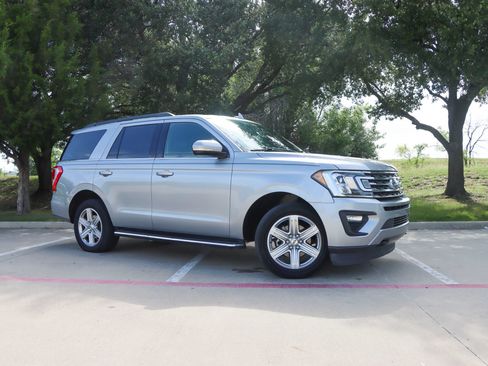 Used 2020 Ford Expedition XLT w/ Equipment Group 202A AWD/4WD image 1