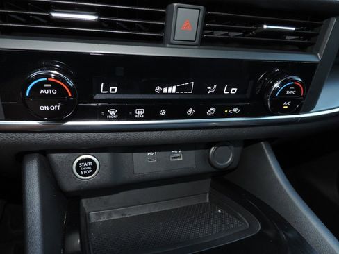 Used 2023 Nissan Rogue SV FWD image 23