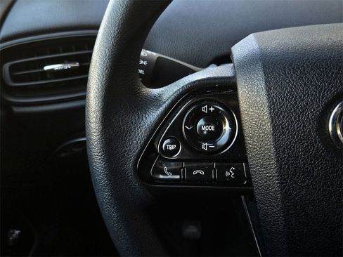 Used 2022 Toyota Prius LE image 21