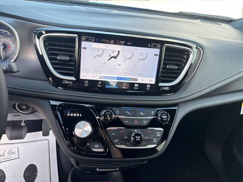 New 2026 Chrysler Pacifica Select FWD image 16