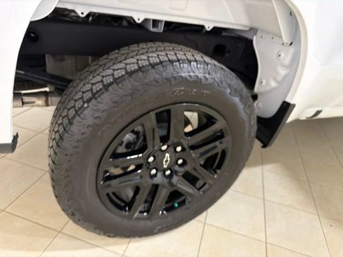 Used 2025 Chevrolet Silverado 1500 LT Trail Boss w/ Convenience Package II AWD/4WD image 28