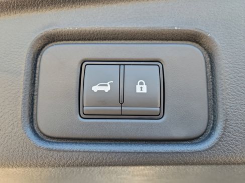 New 2025 Nissan Pathfinder SV image 10