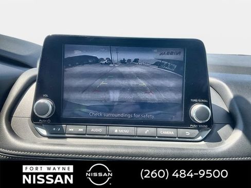 Used 2024 Nissan Rogue SV AWD/4WD image 16