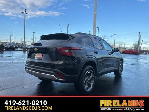 Used 2025 Chevrolet Trax LT w/ LT Convenience Package image 10