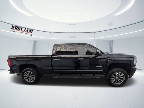 Used 2016 Chevrolet Silverado 1500 High Country w/ High Country Premium Package image 2