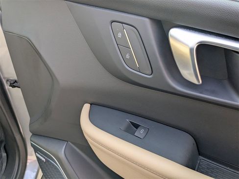 Used 2025 Buick Enclave Preferred w/ Power Package image 28