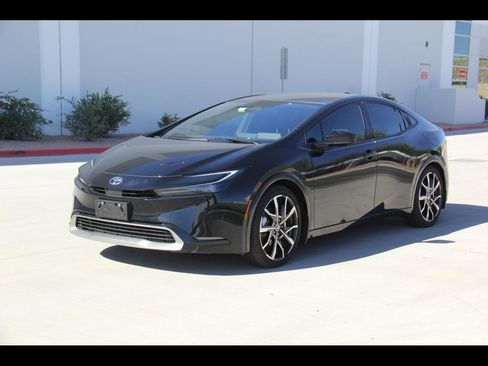 Used 2025 Toyota Prius Plug-In Hybrid image 1
