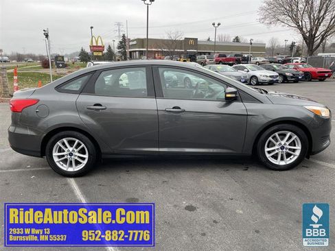 Used 2017 Ford Focus SE image 4