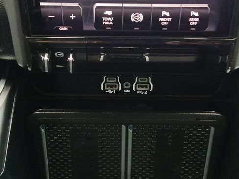 Used 2025 RAM 2500 Laramie AWD/4WD image 10