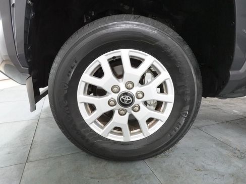 Used 2024 Toyota Tacoma SR5 AWD/4WD image 32