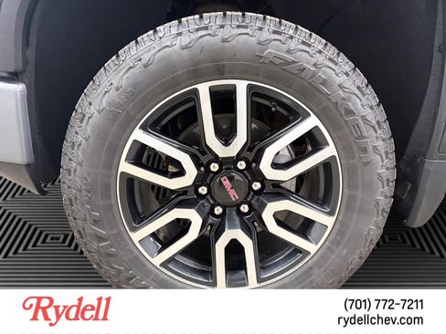 Used 2022 GMC Sierra 1500 AT4 w/ AT4 Preferred Package image 9