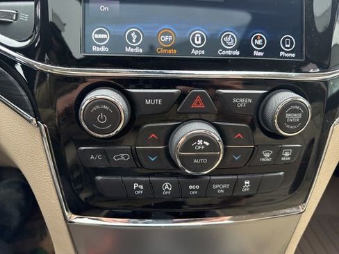 Used 2019 Jeep Grand Cherokee Limited image 24