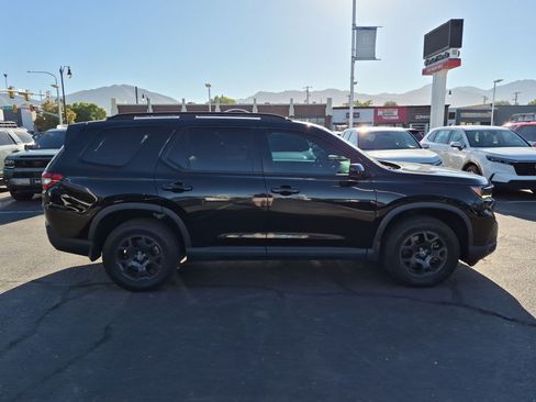 Used 2023 Honda Pilot TrailSport image 2