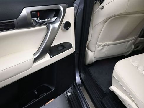 Used 2023 Lexus GX 460 Luxury w/ Sport Design Package AWD/4WD image 18