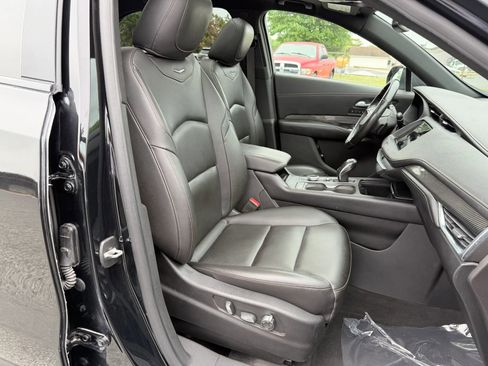 Used 2019 Cadillac XT4 Sport w/ Cold Weather Package FWD image 13