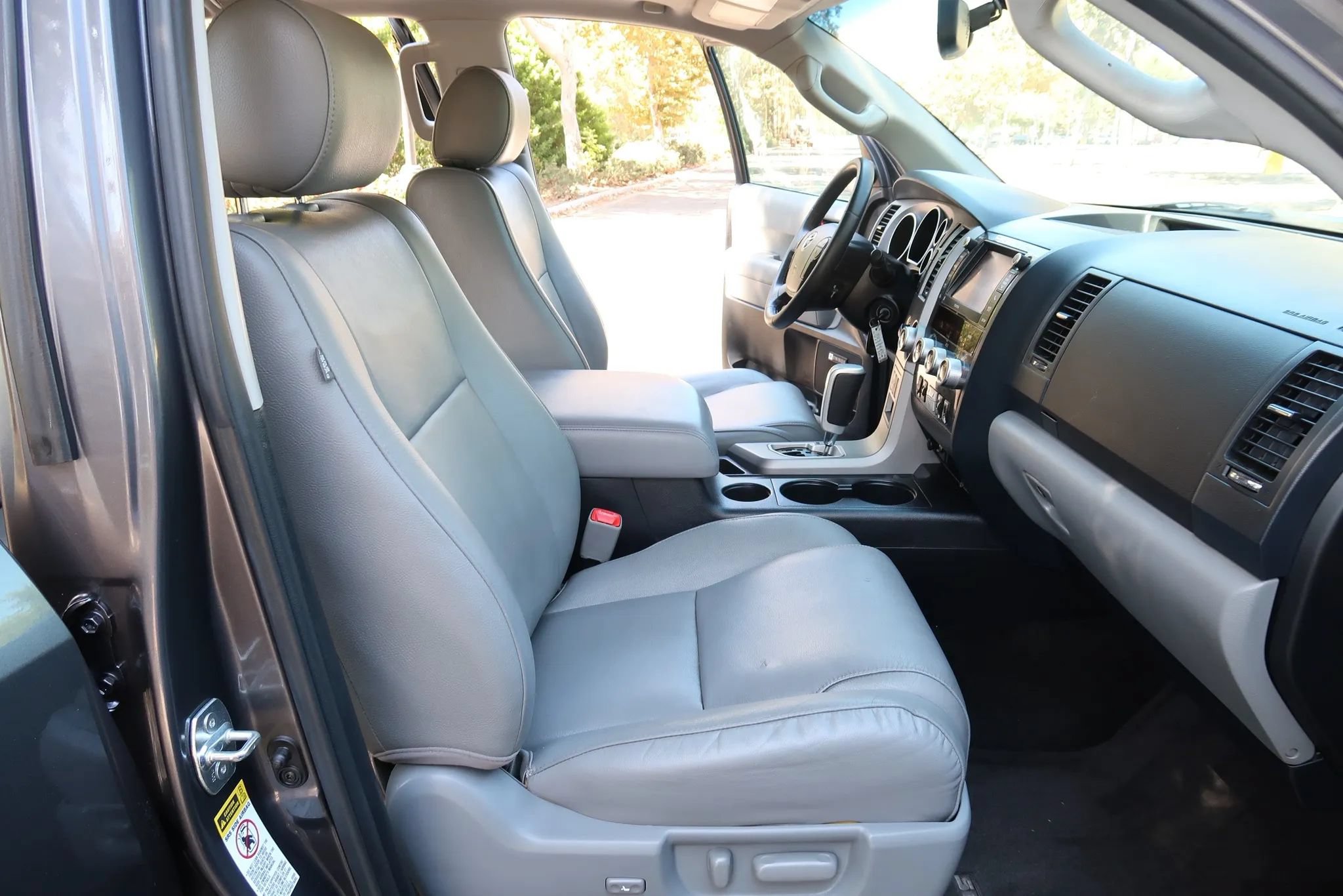 Used 2013 Toyota Sequoia Limited AWD/4WD image 23