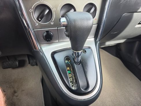Used 2004 Toyota Matrix FWD image 21