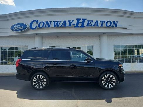 Used 2025 Ford Expedition Platinum w/ Driver's Package AWD/4WD image 1