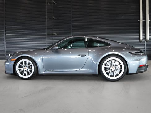 Used 2025 Porsche 911 Carrera 4 GTS image 2