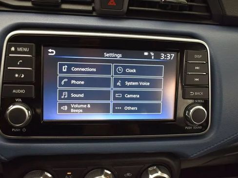 Used 2025 Nissan Versa SV FWD image 27