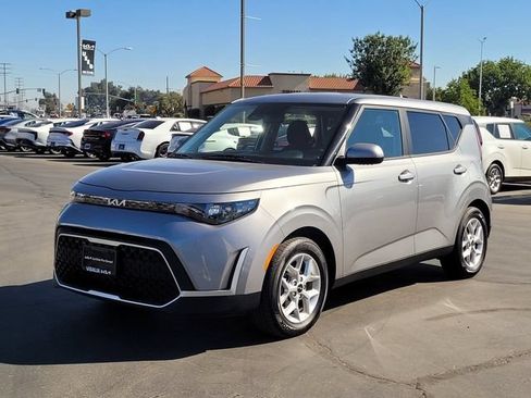 Certified 2025 Kia Soul LX w/ LX Technology Package FWD image 10