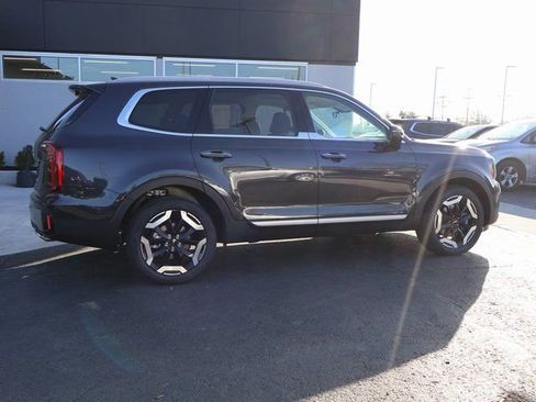 New 2025 Kia Telluride S image 8
