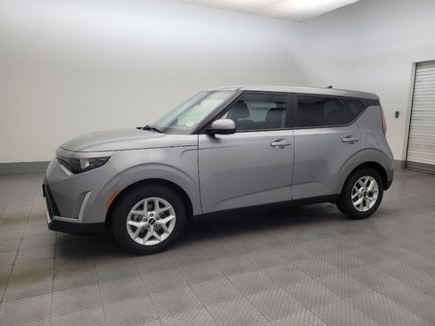 Used 2025 Kia Soul LX w/ LX Technology Package image 2