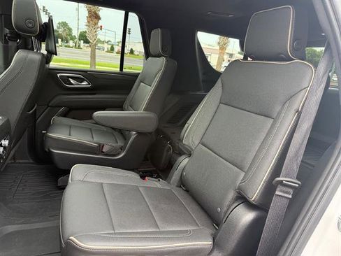 Used 2023 GMC Yukon SLT w/ SLT Premium Package RWD image 14