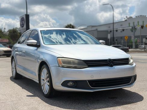 Used 2011 Volkswagen Jetta SEL FWD image 7