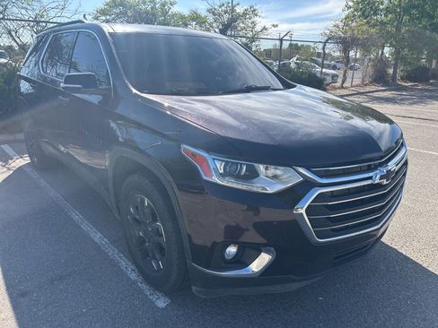 Used 2020 Chevrolet Traverse LT image 3