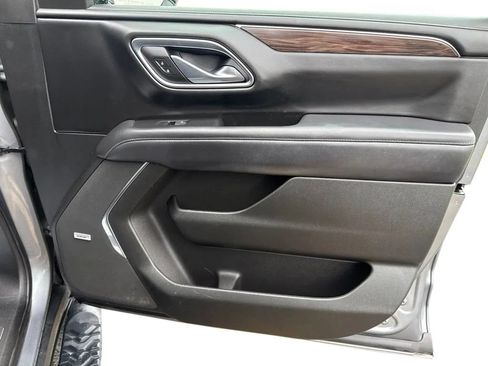 Used 2022 Chevrolet Suburban Z71 w/ Luxury Package AWD/4WD image 13