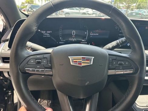 Used 2025 Cadillac XT4 Premium Luxury FWD image 17