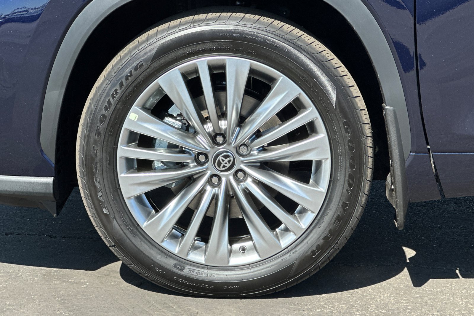 Certified 2026 Toyota Highlander Platinum AWD/4WD image 25