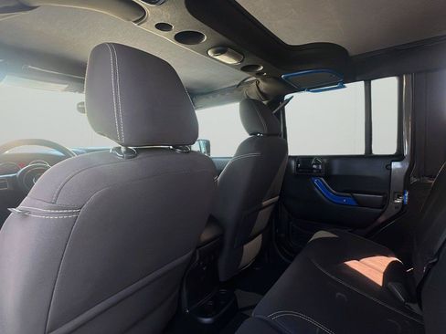 Used 2018 Jeep Wrangler Unlimited Sahara AWD/4WD image 18