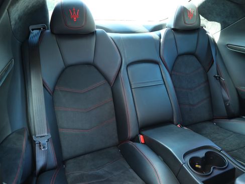 Used 2014 Maserati GranTurismo MC image 27