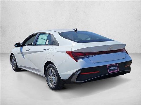 New 2026 Hyundai Elantra SE FWD image 9