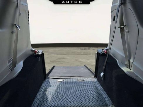 Used 2022 Chrysler Voyager LX FWD image 15