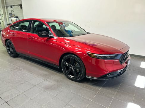 Used 2025 Honda Accord Sport image 2