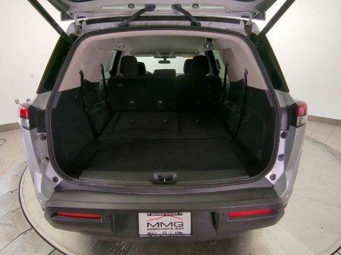 Used 2025 Nissan Pathfinder SV image 27