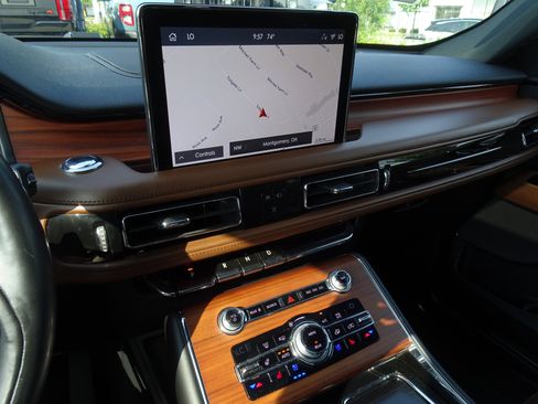 Used 2020 Lincoln Aviator Reserve w/ Equipment Group 201A AWD/4WD image 12