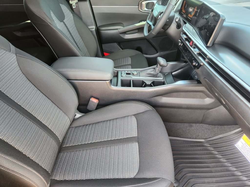 New 2026 Kia Sorento LX FWD image 13