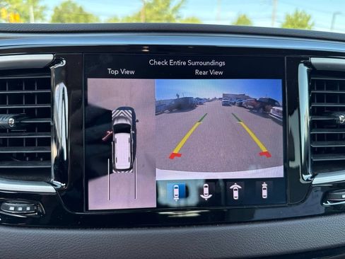Used 2019 Chrysler Pacifica Touring-L FWD image 12