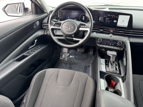 Used 2023 Hyundai Elantra SEL w/ Convenience Package image 5