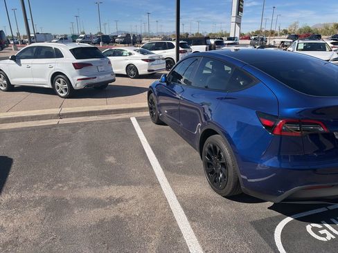 Used 2022 Tesla Model Y Long Range image 5