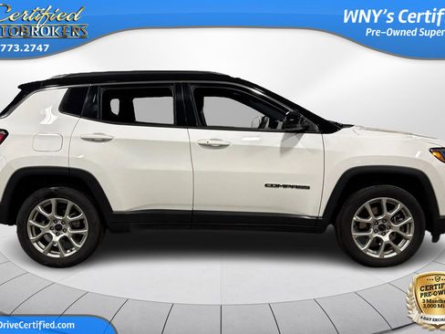 Used 2025 Jeep Compass Limited image 4