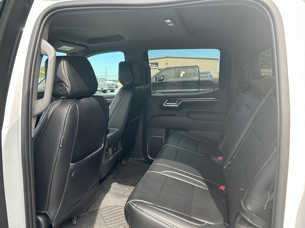 Used 2023 Chevrolet Silverado 1500 RST AWD/4WD image 5