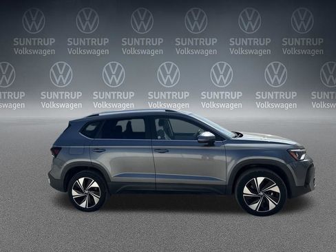 Used 2025 Volkswagen Taos SE AWD/4WD image 37