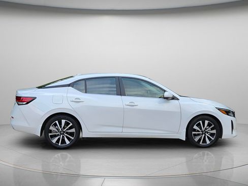 Used 2024 Nissan Sentra SV w/ SV Premium Package FWD image 8