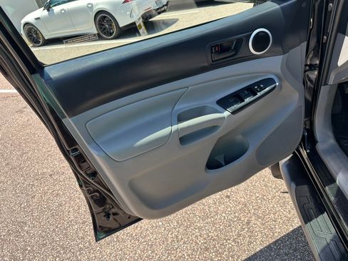 Used 2015 Toyota Tacoma 4x4 Double Cab w/ SR5 Package image 9
